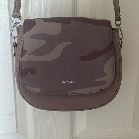 MATT & NAT Rubicon Vintage Camo Pink Crossbody Saddle Bag - Picture 1 of 8